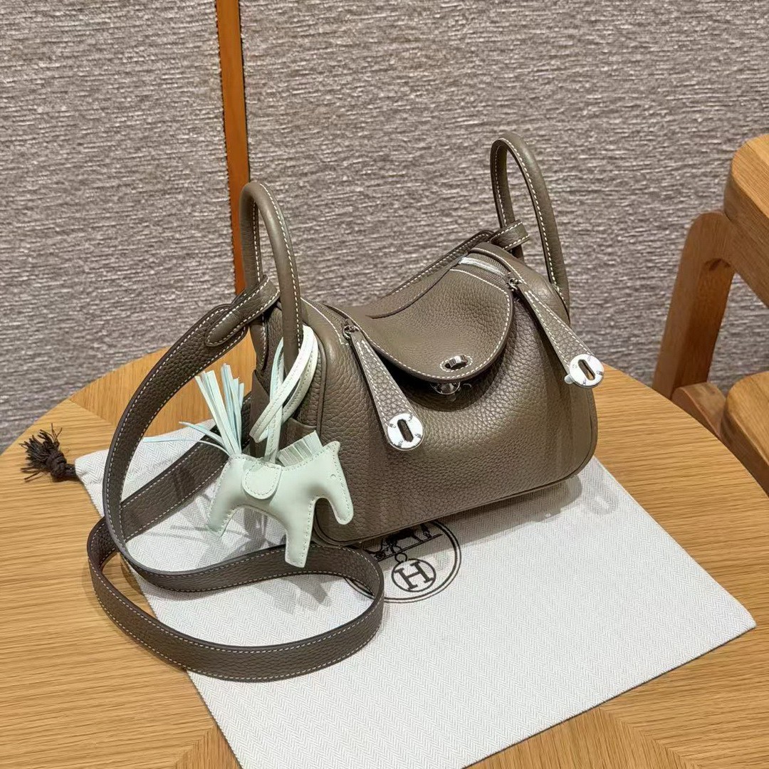 Hermes Lindy Mini 19 CM Bag Handmade In Taurillon Clemence Leather Silver Hardware 18 Etoupe - Image 5