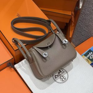 Hermes Lindy Mini 19 CM Bag Handmade In Taurillon Clemence Leather Silver Hardware 18 Etoupe - Image 4