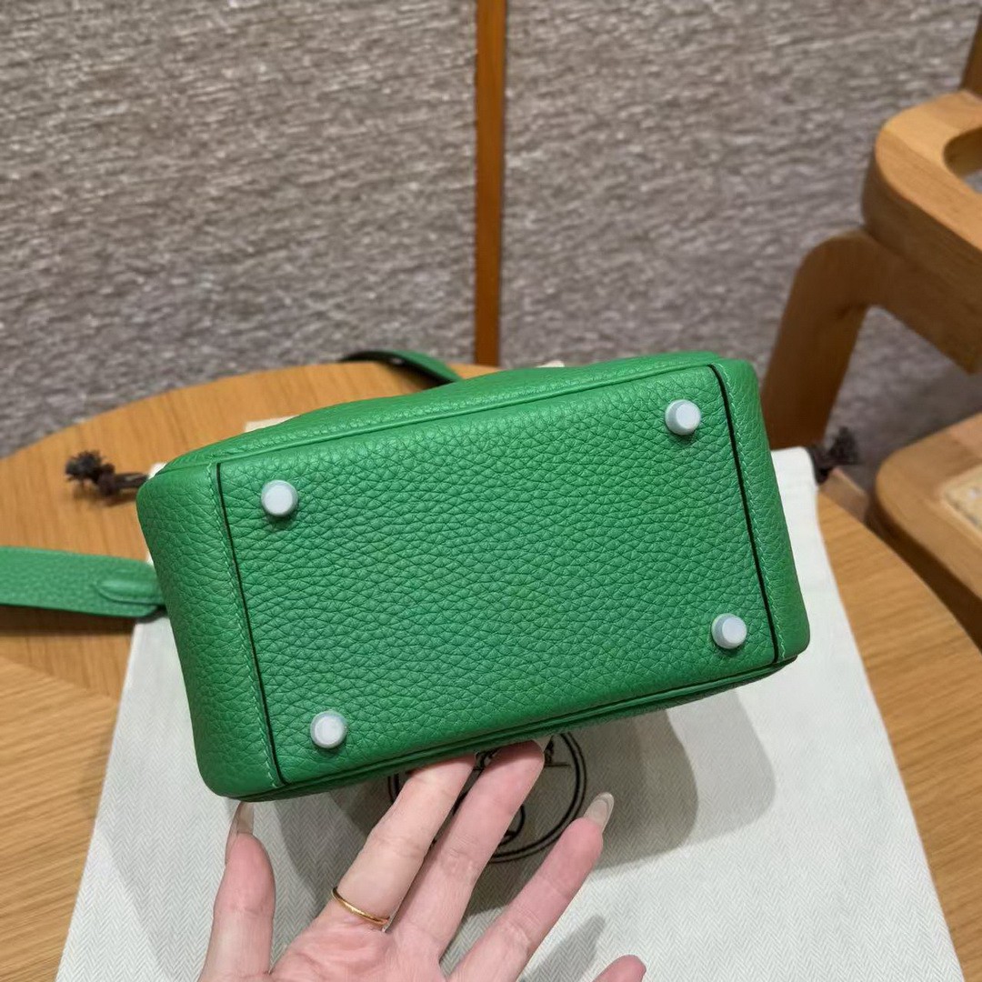 Hermes Lindy Mini 19 CM Bag Handmade In Taurillon Clemence Leather Silver Hardware 1k Bambou - Image 15
