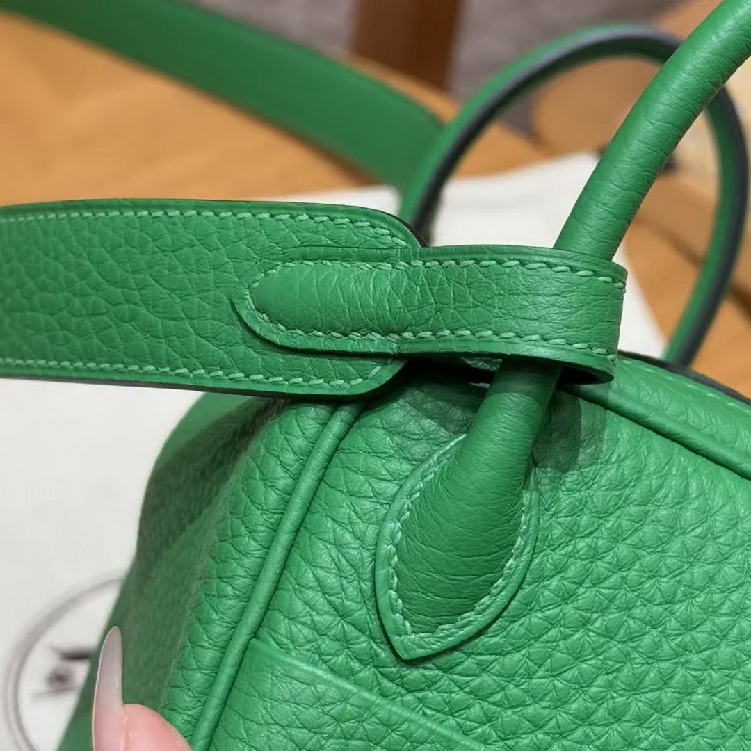 Hermes Lindy Mini 19 CM Bag Handmade In Taurillon Clemence Leather Silver Hardware 1k Bambou - Image 11