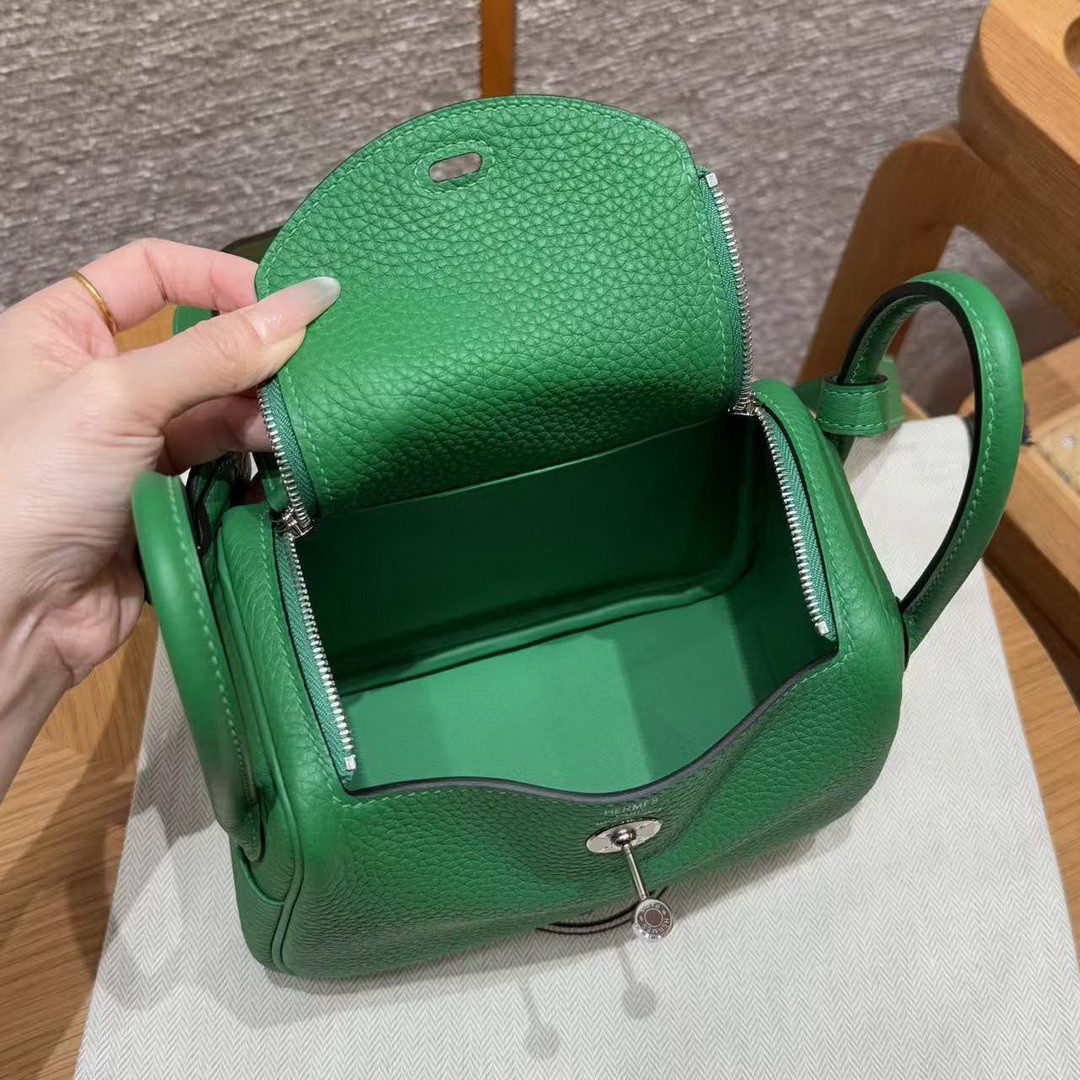 Hermes Lindy Mini 19 CM Bag Handmade In Taurillon Clemence Leather Silver Hardware 1k Bambou - Image 9