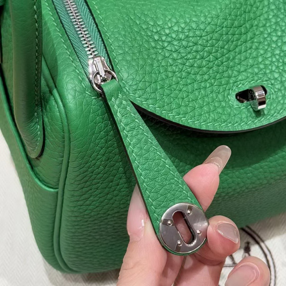 Hermes Lindy Mini 19 CM Bag Handmade In Taurillon Clemence Leather Silver Hardware 1k Bambou - Image 8