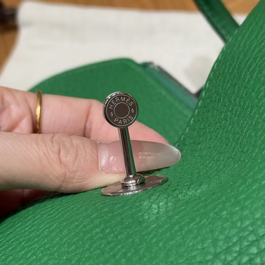 Hermes Lindy Mini 19 CM Bag Handmade In Taurillon Clemence Leather Silver Hardware 1k Bambou - Image 5