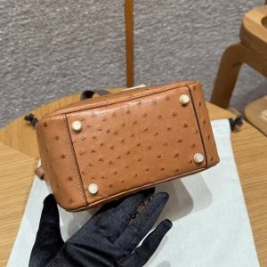 Hermes Lindy Mini 19 CM Bag Handmade In KK Ostrich Leather from South Africa Gold Hardware 37 Gold - Image 18