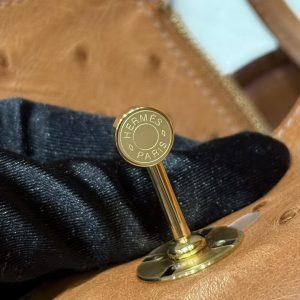 Hermes Lindy Mini 19 CM Bag Handmade In KK Ostrich Leather from South Africa Gold Hardware 37 Gold - Image 10