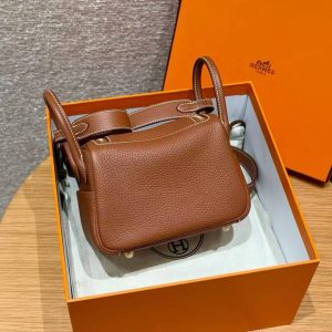 Hermes Lindy Mini 19 CM Bag Handmade In Taurillon Clemence Leather Gold Hardware 37 Gold - Image 2