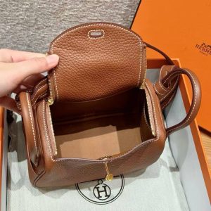 Hermes Lindy Mini 19 CM Bag Handmade In Taurillon Clemence Leather Gold Hardware 37 Gold - Image 18
