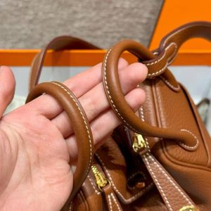 Hermes Lindy Mini 19 CM Bag Handmade In Taurillon Clemence Leather Gold Hardware 37 Gold - Image 10