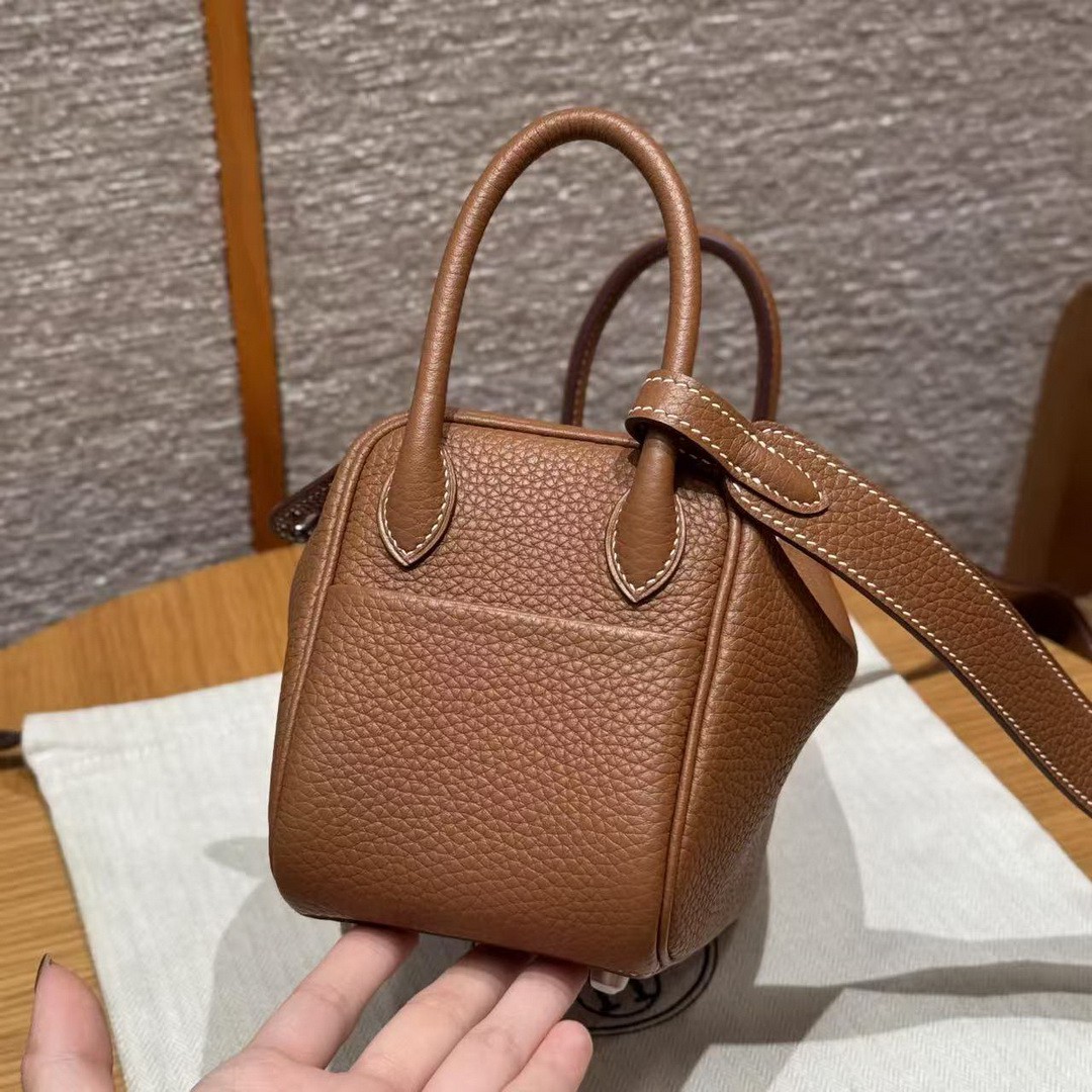 Hermes Lindy Mini 19 CM Bag Handmade In Taurillon Clemence Leather Silver Hardware 37 Gold - Image 18
