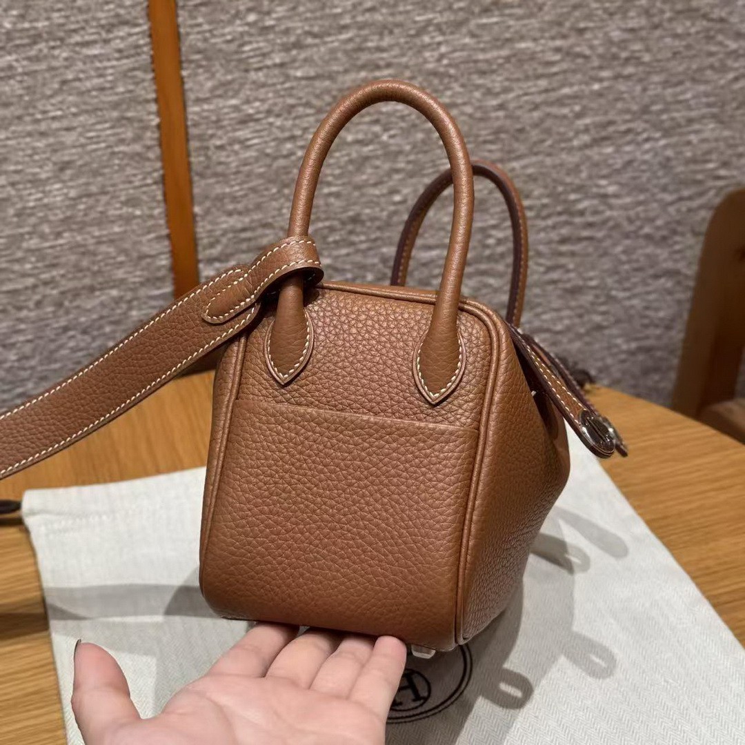 Hermes Lindy Mini 19 CM Bag Handmade In Taurillon Clemence Leather Silver Hardware 37 Gold - Image 17