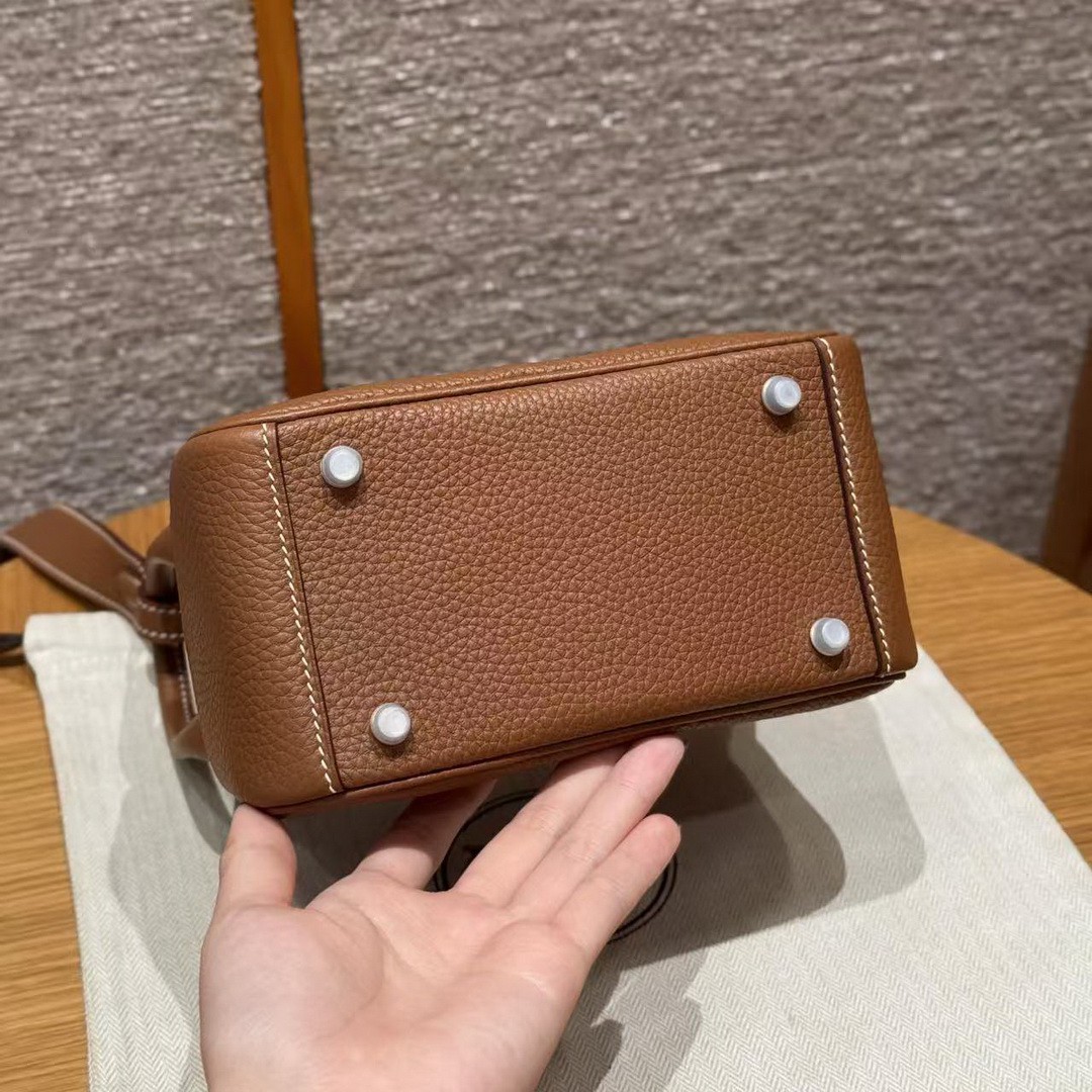 Hermes Lindy Mini 19 CM Bag Handmade In Taurillon Clemence Leather Silver Hardware 37 Gold - Image 16