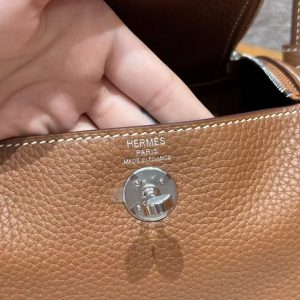 Hermes Lindy Mini 19 CM Bag Handmade In Taurillon Clemence Leather Silver Hardware 37 Gold - Image 14