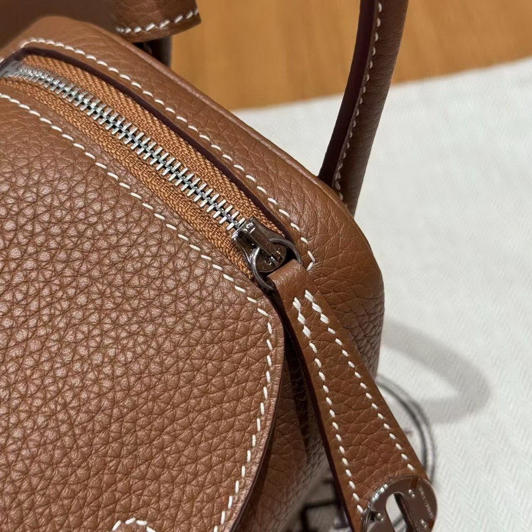 Hermes Lindy Mini 19 CM Bag Handmade In Taurillon Clemence Leather Silver Hardware 37 Gold - Image 10