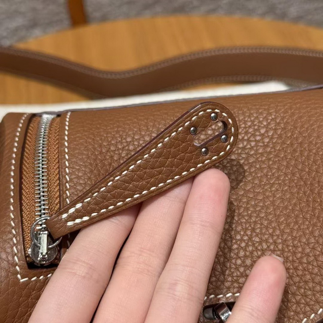 Hermes Lindy Mini 19 CM Bag Handmade In Taurillon Clemence Leather Silver Hardware 37 Gold - Image 9