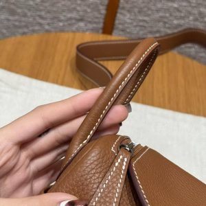 Hermes Lindy Mini 19 CM Bag Handmade In Taurillon Clemence Leather Silver Hardware 37 Gold - Image 8