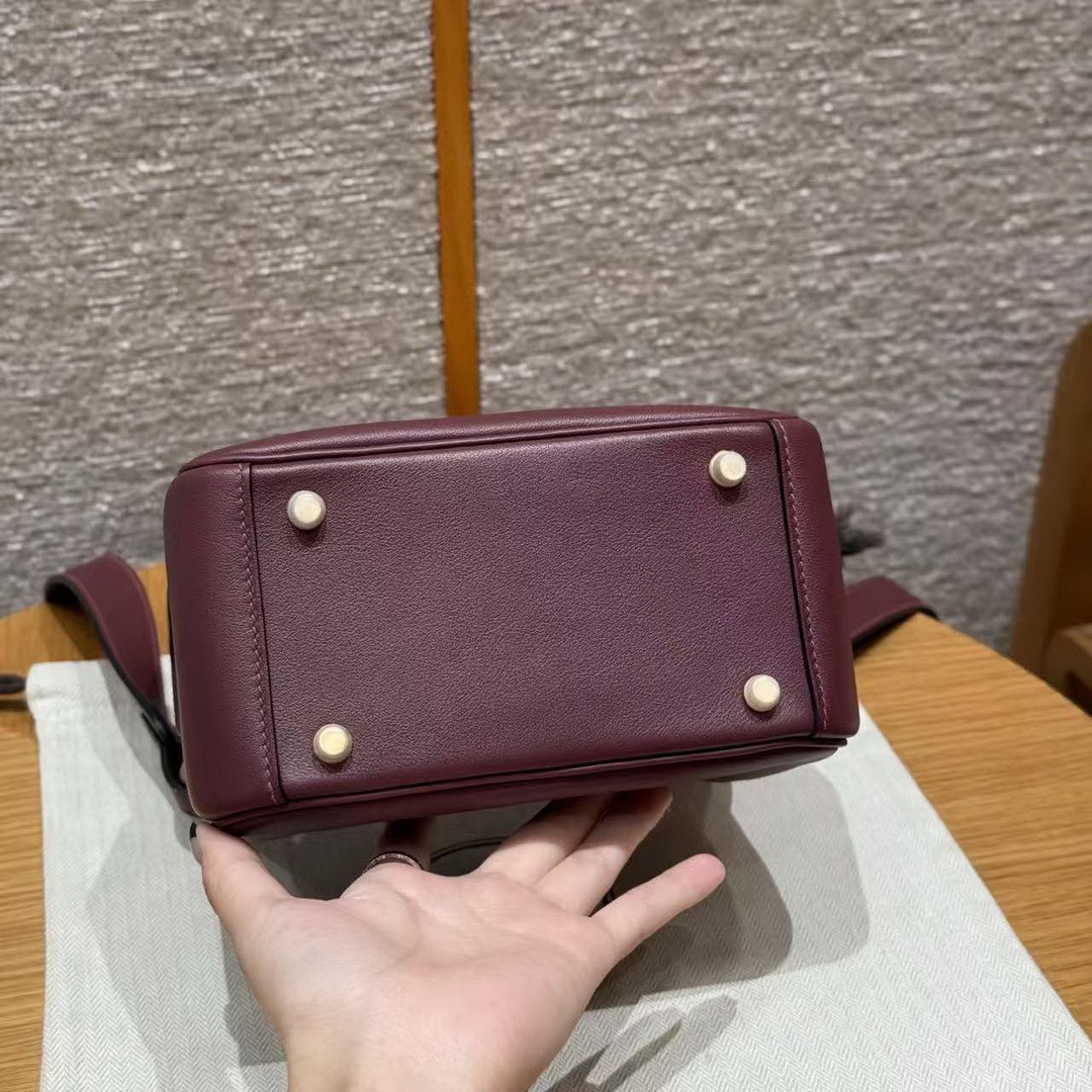 Hermes Lindy Mini 19 CM Bag Handmade In Swift Leather Gold Hardware 57 Bordeaux - Image 17