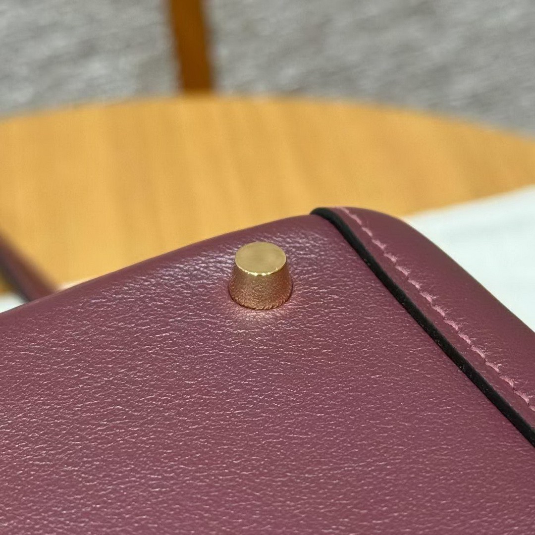 Hermes Lindy Mini 19 CM Bag Handmade In Swift Leather Gold Hardware 57 Bordeaux - Image 13