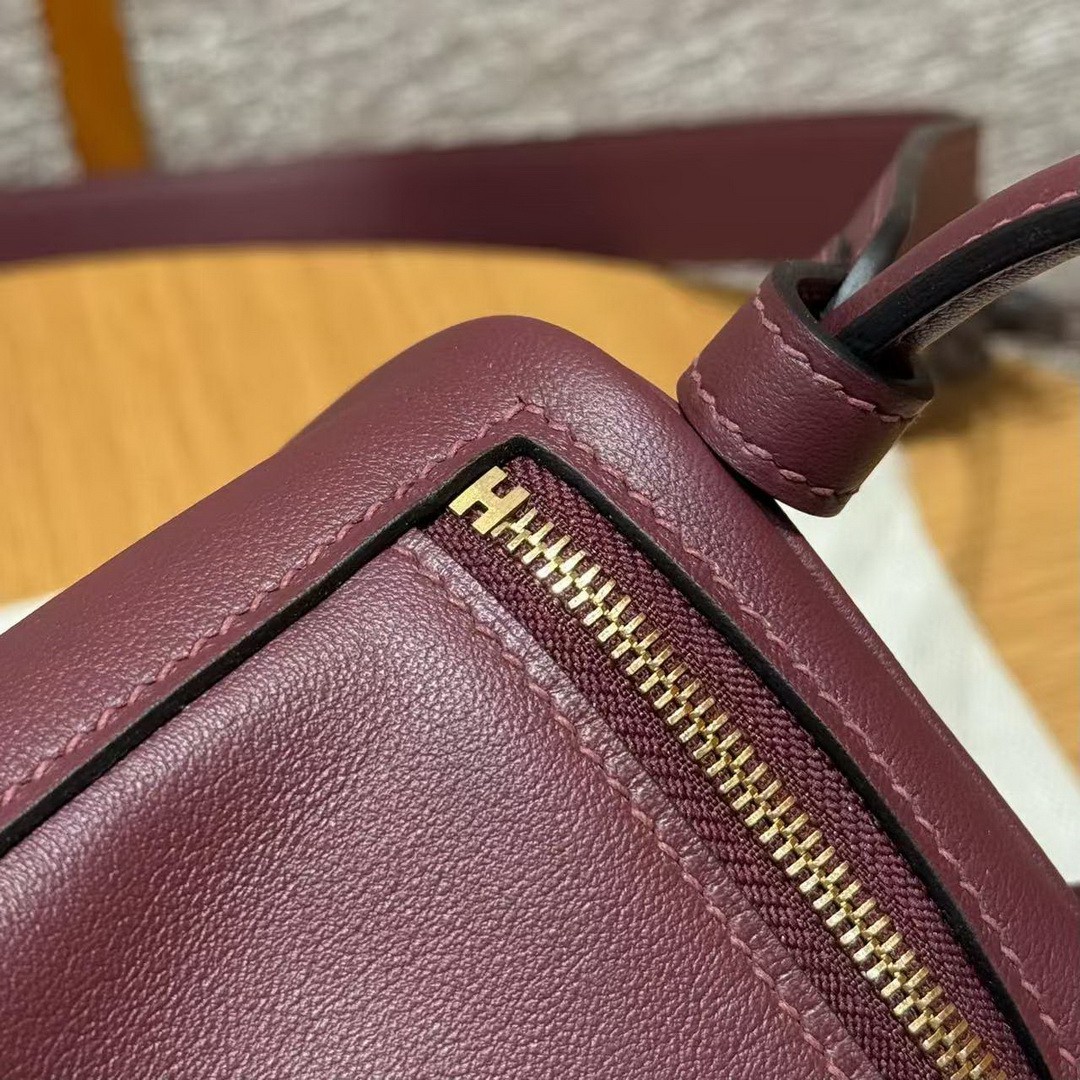 Hermes Lindy Mini 19 CM Bag Handmade In Swift Leather Gold Hardware 57 Bordeaux - Image 6
