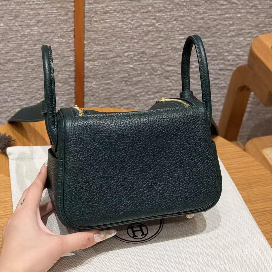 Hermes Lindy Mini 19 CM Bag Handmade In Taurillon Clemence Leather Gold Hardware 67 Vert Fonce - Image 2