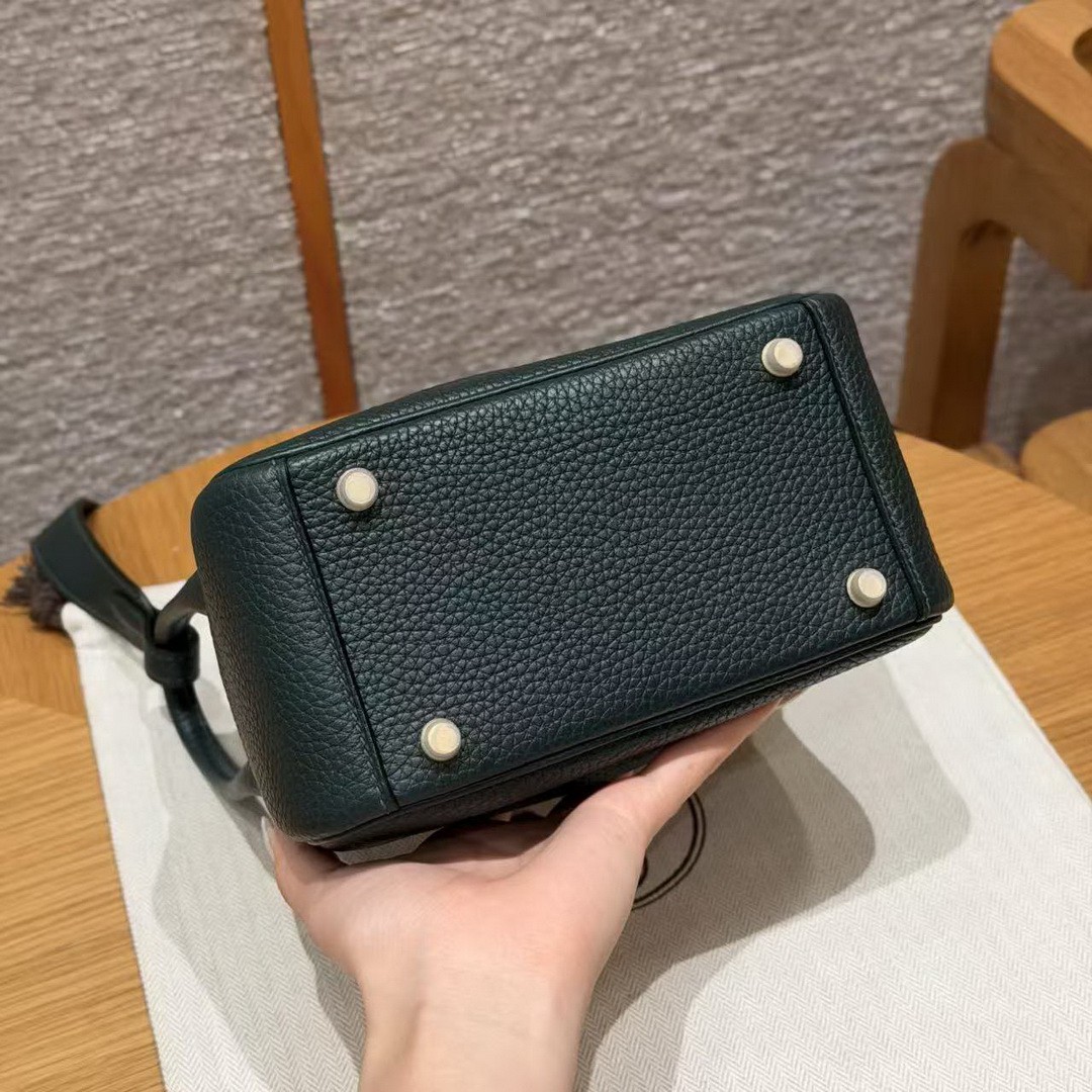 Hermes Lindy Mini 19 CM Bag Handmade In Taurillon Clemence Leather Gold Hardware 67 Vert Fonce - Image 17