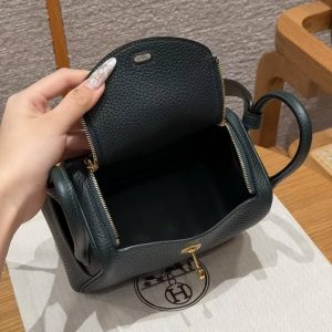 Hermes Lindy Mini 19 CM Bag Handmade In Taurillon Clemence Leather Gold Hardware 67 Vert Fonce - Image 16