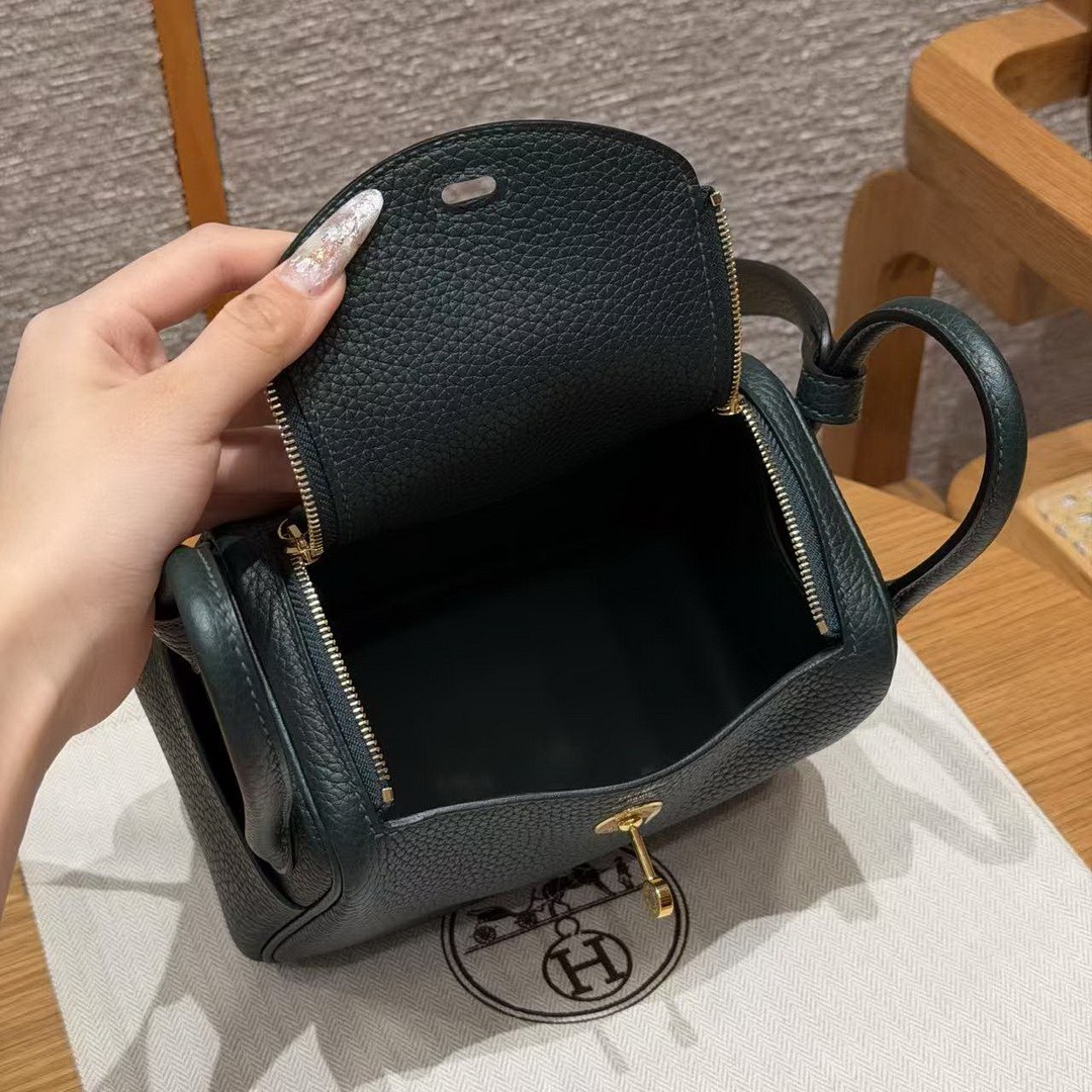 Hermes Lindy Mini 19 CM Bag Handmade In Taurillon Clemence Leather Gold Hardware 67 Vert Fonce - Image 16