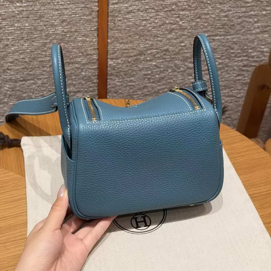 Hermes Lindy Mini 19 CM Bag Handmade In Taurillon Clemence Leather Gold Hardware 75 Blue Jean - Image 2
