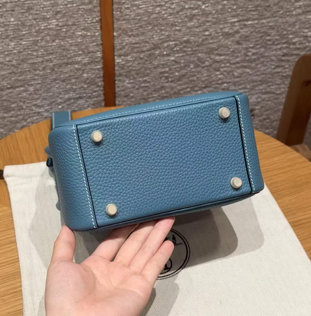 Hermes Lindy Mini 19 CM Bag Handmade In Taurillon Clemence Leather Gold Hardware 75 Blue Jean - Image 18