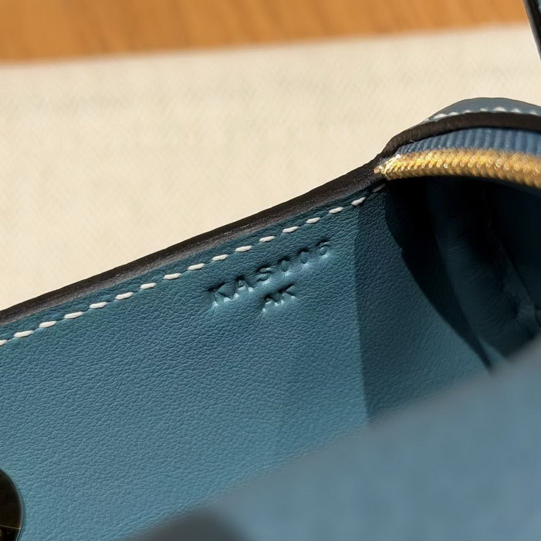 Hermes Lindy Mini 19 CM Bag Handmade In Taurillon Clemence Leather Gold Hardware 75 Blue Jean - Image 15