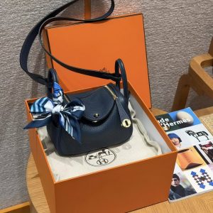 Hermes Lindy Mini 19 CM Bag Handmade In Taurillon Clemence Leather Gold Hardware 7P Blue Presse - Image 15