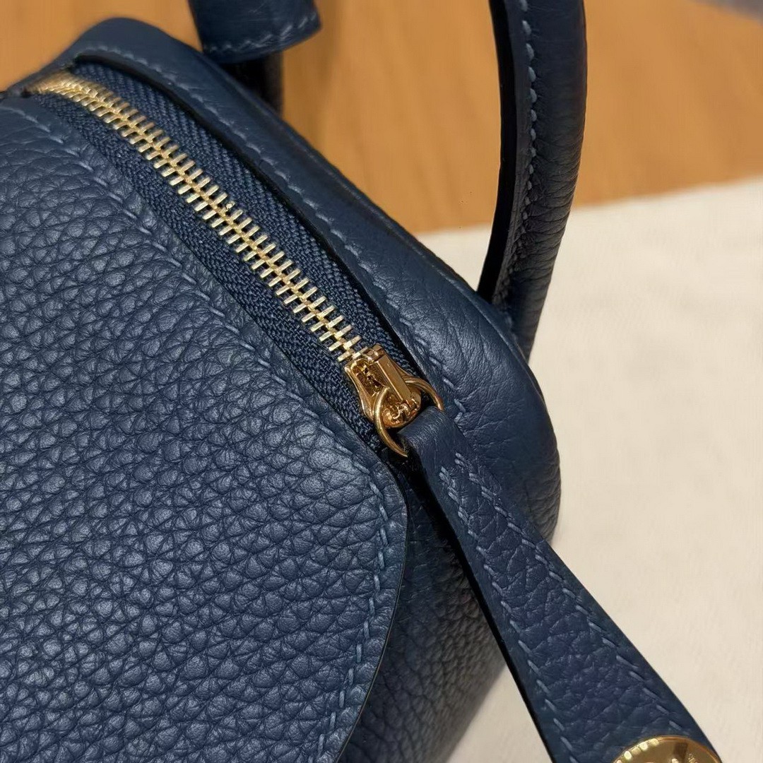 Hermes Lindy Mini 19 CM Bag Handmade In Taurillon Clemence Leather Gold Hardware 7P Blue Presse - Image 12