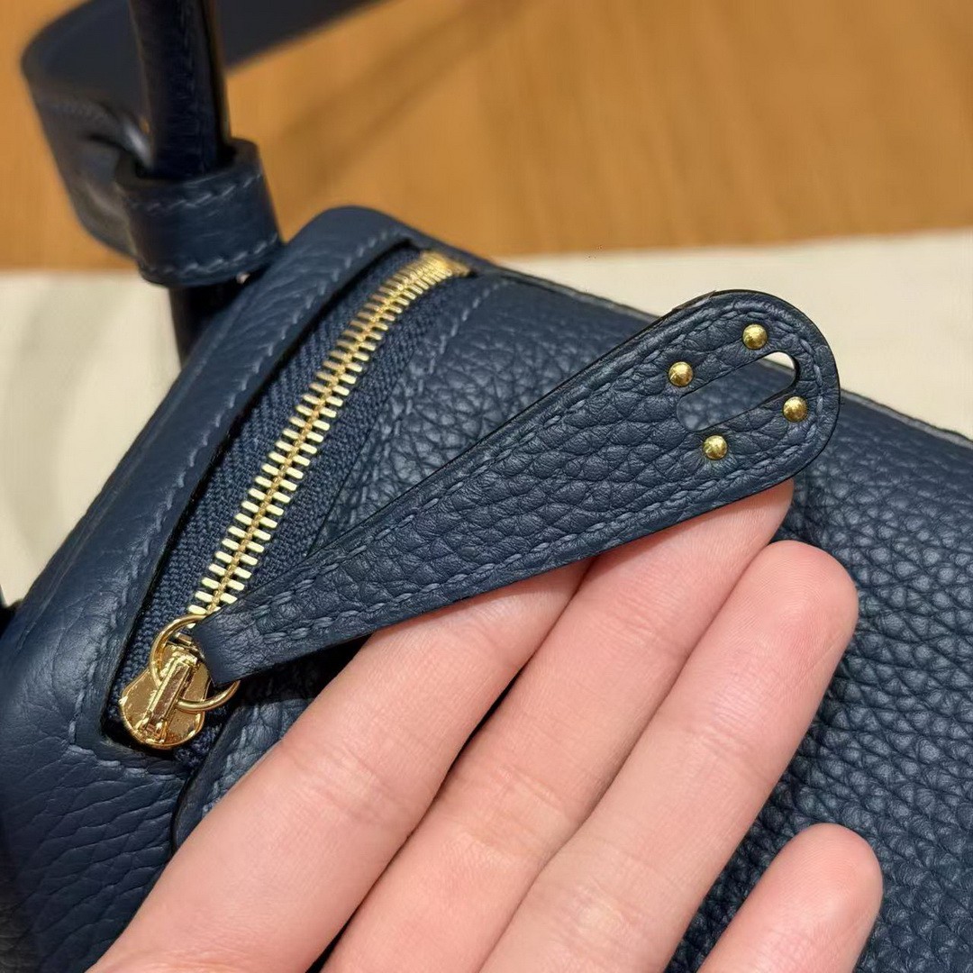 Hermes Lindy Mini 19 CM Bag Handmade In Taurillon Clemence Leather Gold Hardware 7P Blue Presse - Image 10