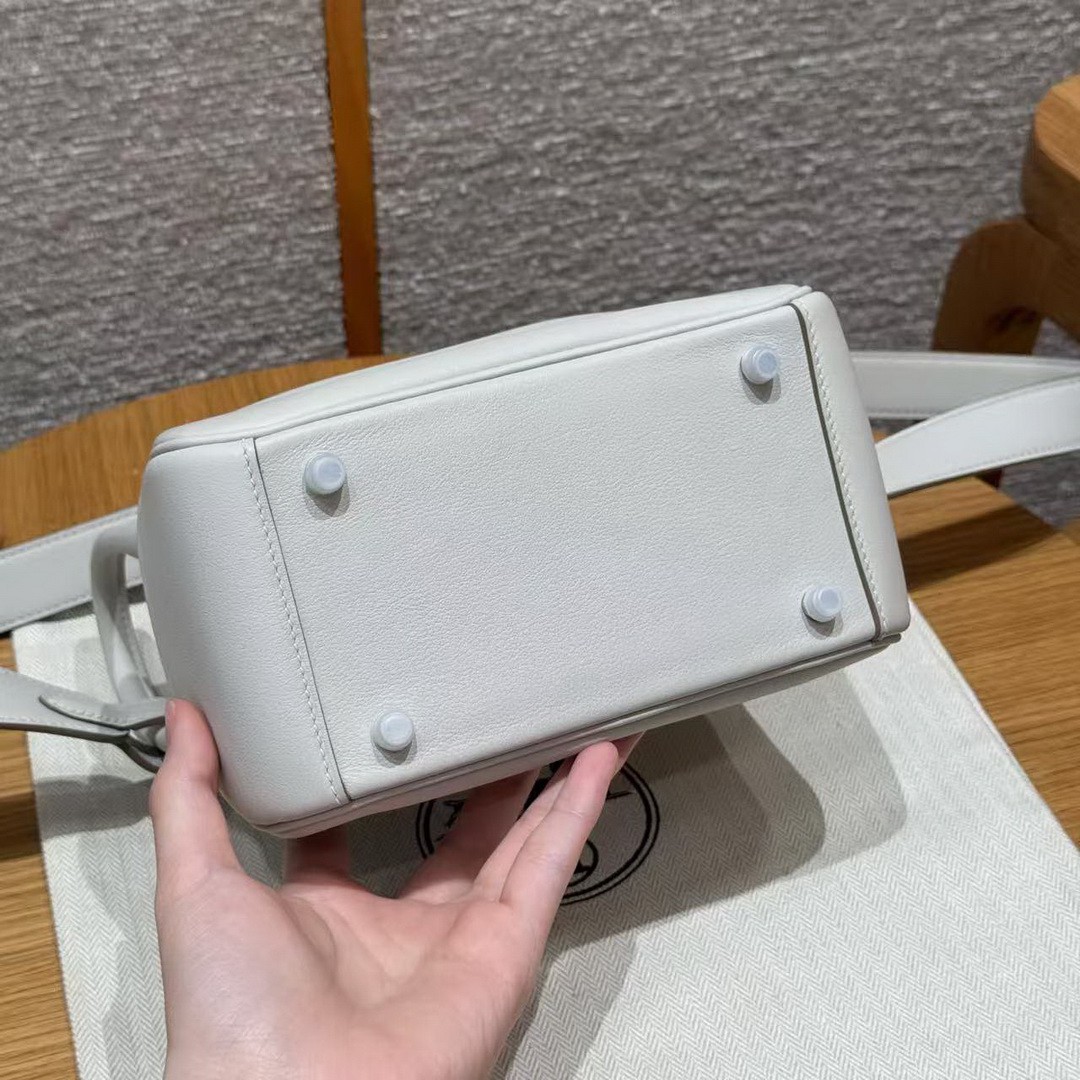 Hermes Lindy Mini 19 CM Bag Handmade In Swift Leather Silver Hardware 80 Gris Perle - Image 17