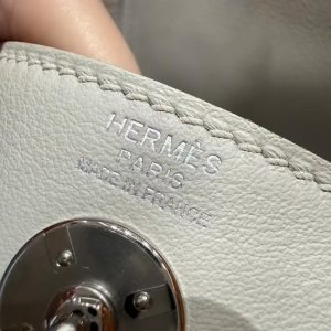 Hermes Lindy Mini 19 CM Bag Handmade In Swift Leather Silver Hardware 80 Gris Perle - Image 15