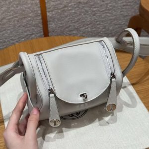 Hermes Lindy Mini 19 CM Bag Handmade In Swift Leather Silver Hardware 80 Gris Perle - Image 9
