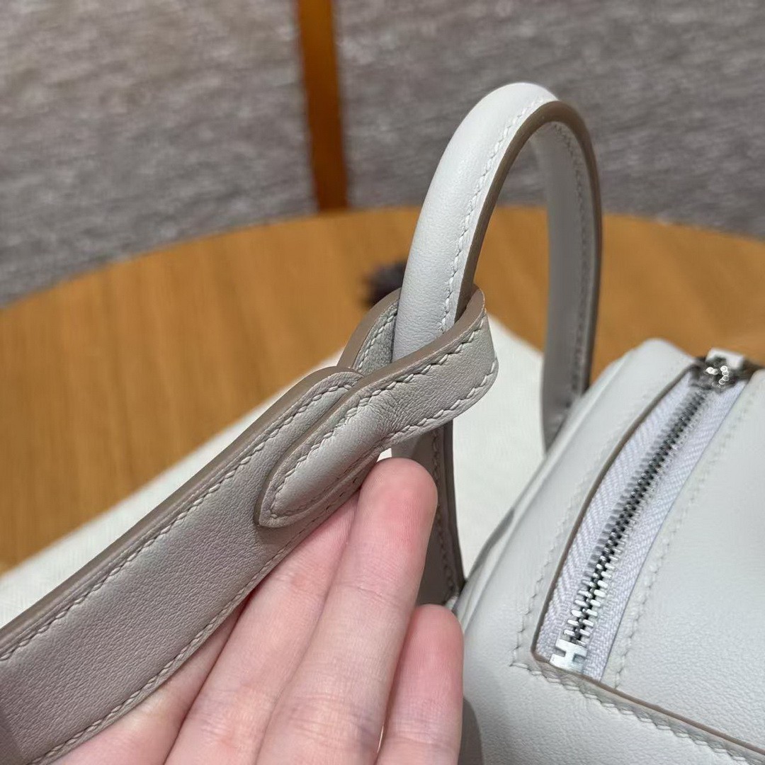 Hermes Lindy Mini 19 CM Bag Handmade In Swift Leather Silver Hardware 80 Gris Perle - Image 7