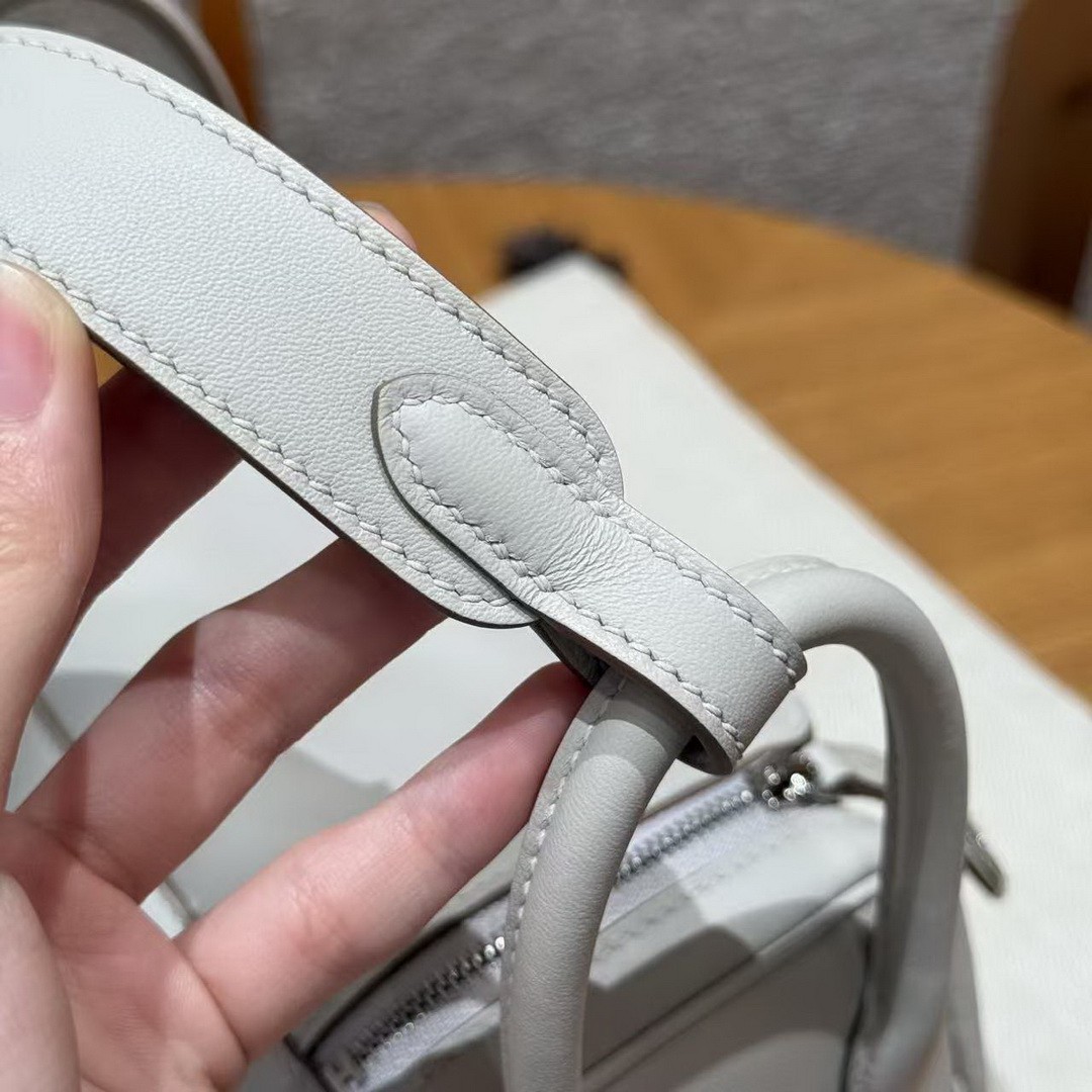 Hermes Lindy Mini 19 CM Bag Handmade In Swift Leather Silver Hardware 80 Gris Perle - Image 5