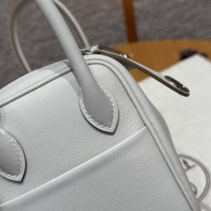 Hermes Lindy Mini 19 CM Bag Handmade In Swift Leather Silver Hardware 80 Gris Perle - Image 4