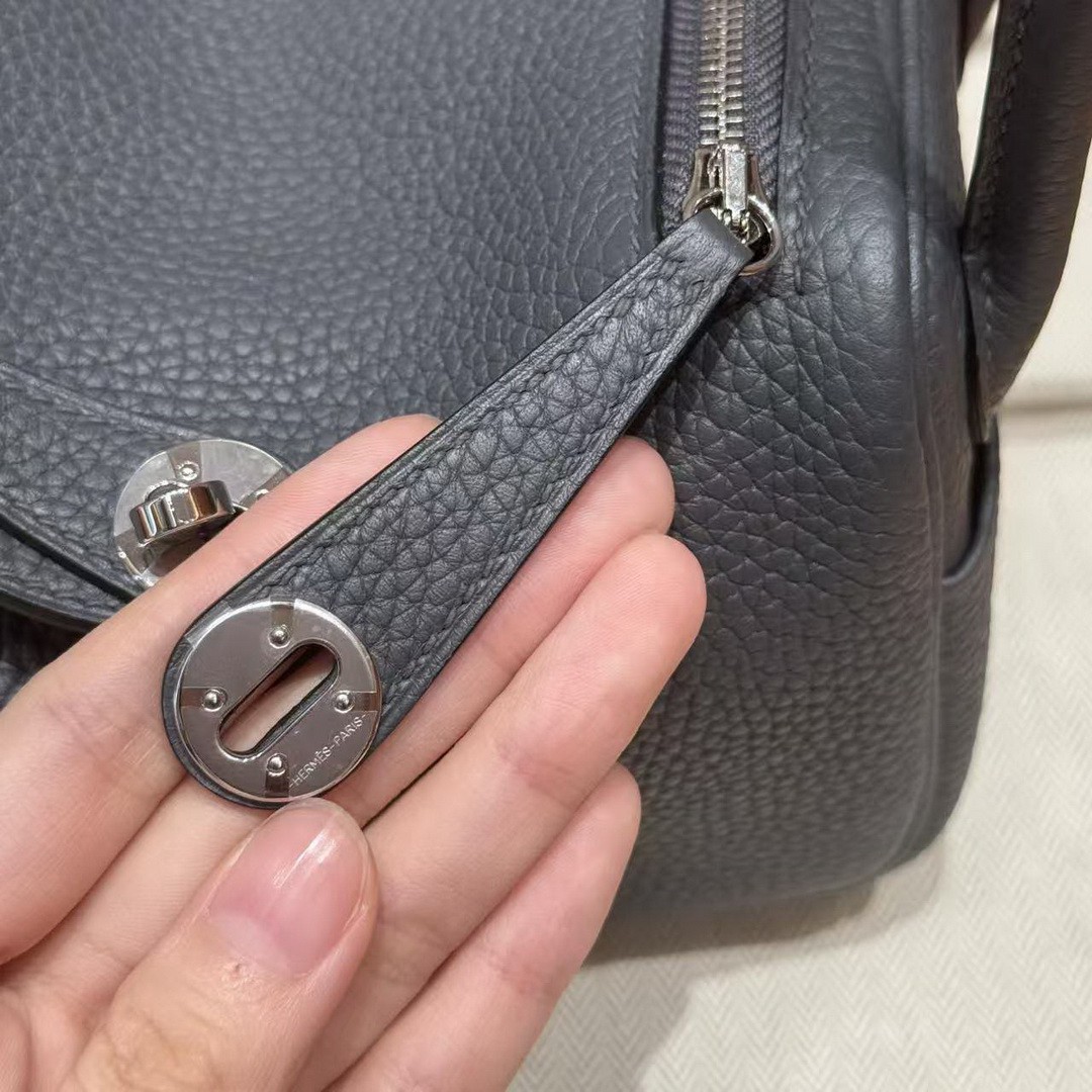 Hermes Lindy Mini 19 CM Bag Handmade In Taurillon Clemence Leather Silver Hardware 85 Ardoise - Image 12