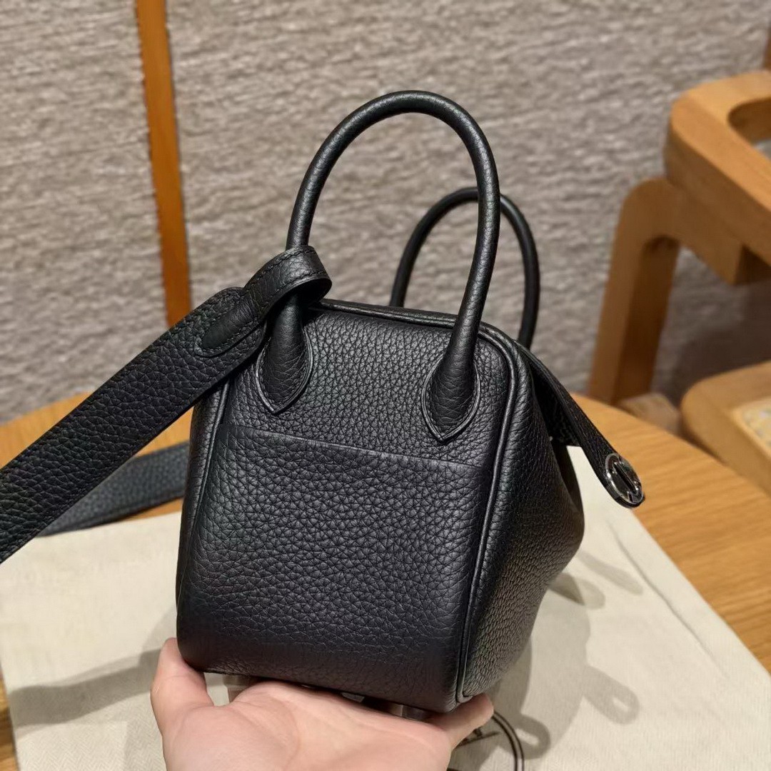 Hermes Lindy Mini 19 CM Bag Handmade In Taurillon Clemence Leather Silver Hardware 89 Noir - Image 17
