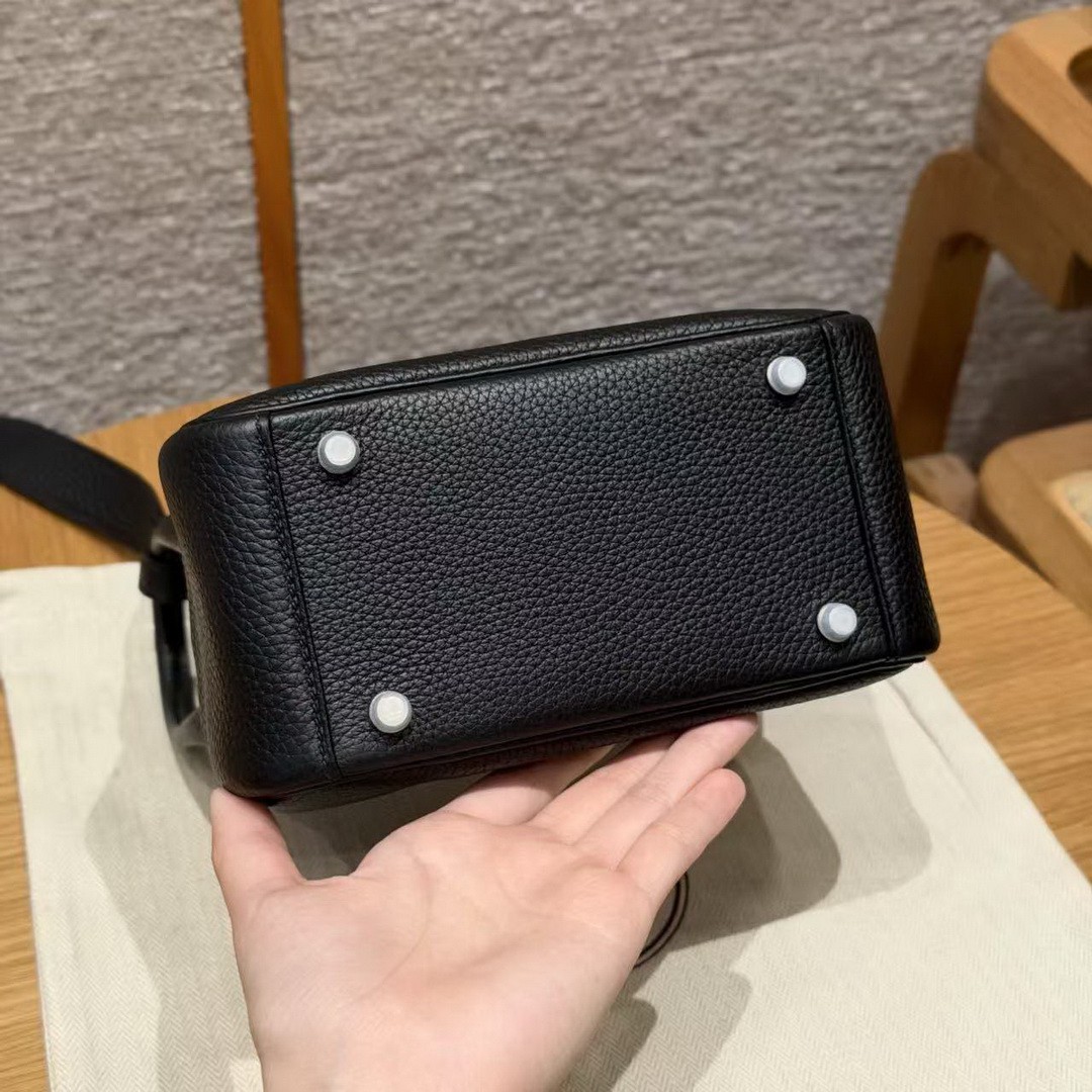 Hermes Lindy Mini 19 CM Bag Handmade In Taurillon Clemence Leather Silver Hardware 89 Noir - Image 15