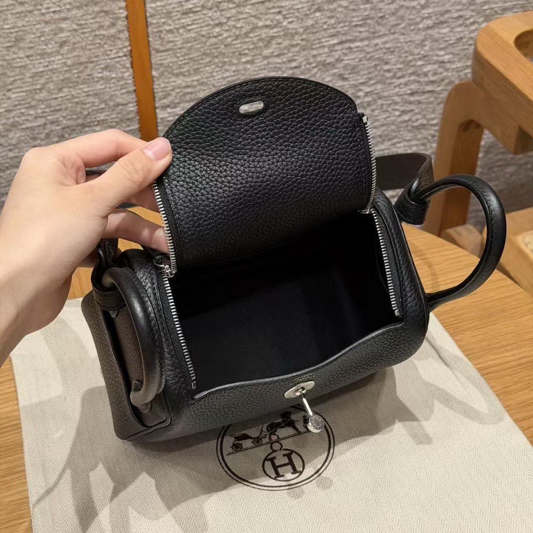 Hermes Lindy Mini 19 CM Bag Handmade In Taurillon Clemence Leather Silver Hardware 89 Noir - Image 14