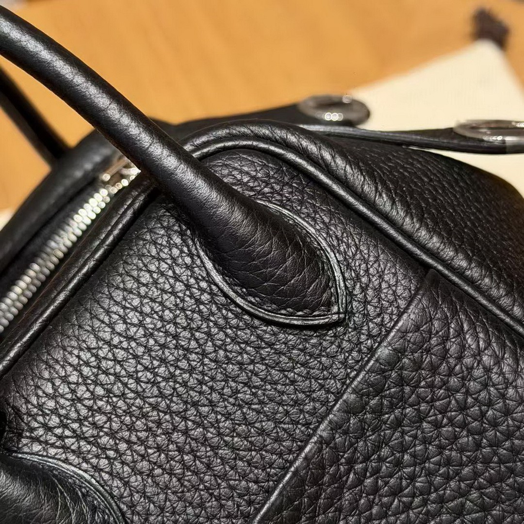 Hermes Lindy Mini 19 CM Bag Handmade In Taurillon Clemence Leather Silver Hardware 89 Noir - Image 7