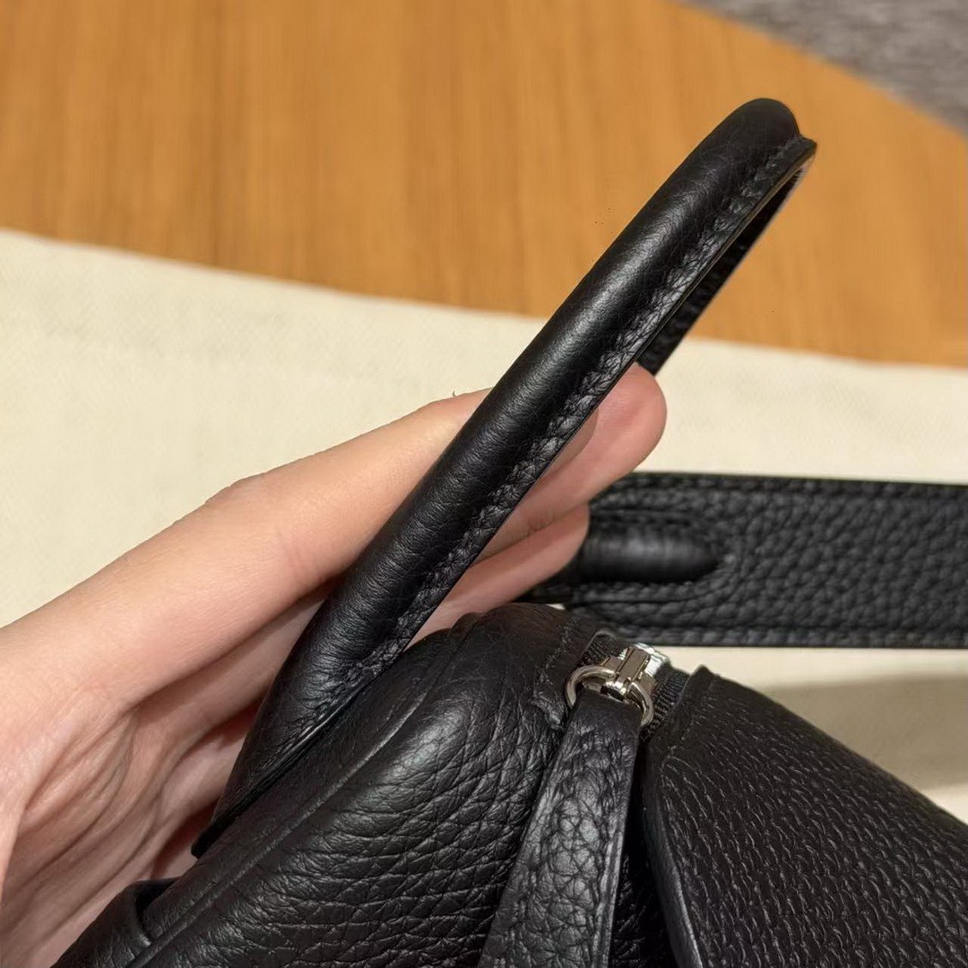 Hermes Lindy Mini 19 CM Bag Handmade In Taurillon Clemence Leather Silver Hardware 89 Noir - Image 5
