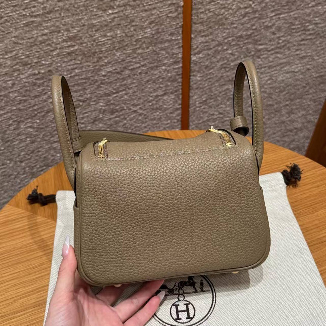 Hermes Lindy Mini 19 CM Bag Handmade In Taurillon Clemence Leather Gold Hardware 8Q Beige Marfa - Image 2