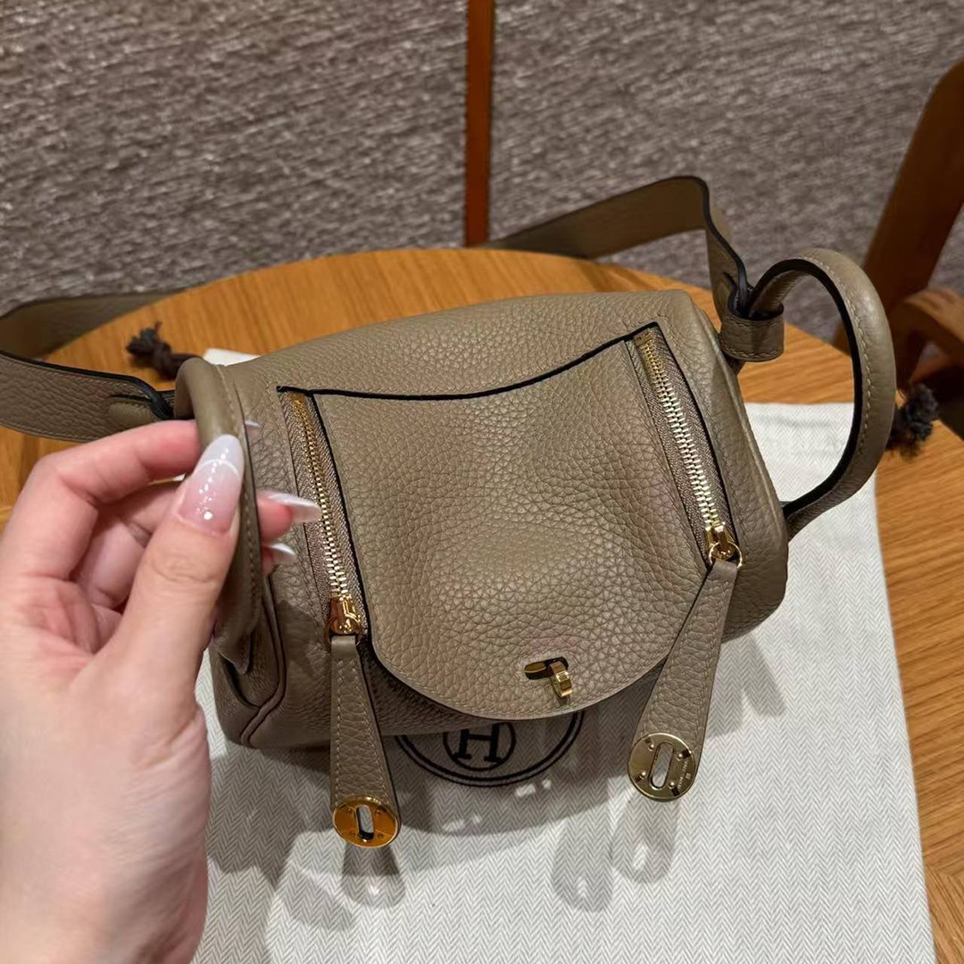 Hermes Lindy Mini 19 CM Bag Handmade In Taurillon Clemence Leather Gold Hardware 8Q Beige Marfa - Image 15
