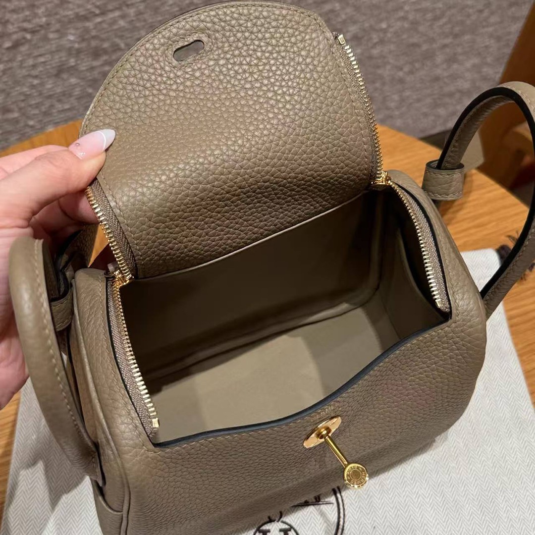 Hermes Lindy Mini 19 CM Bag Handmade In Taurillon Clemence Leather Gold Hardware 8Q Beige Marfa - Image 14