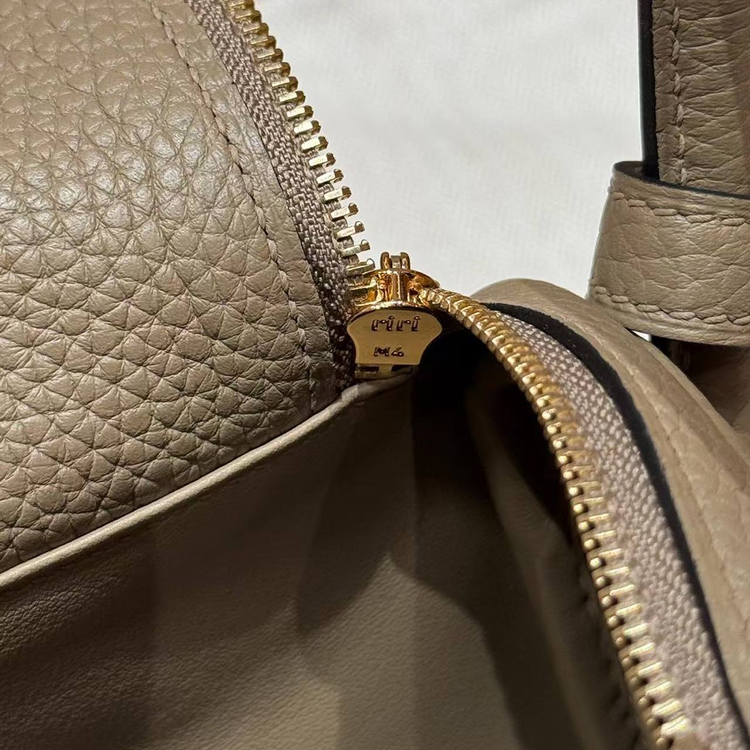 Hermes Lindy Mini 19 CM Bag Handmade In Taurillon Clemence Leather Gold Hardware 8Q Beige Marfa - Image 12