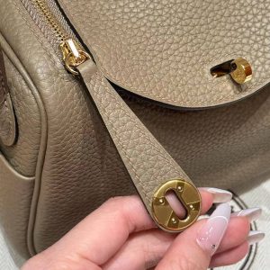 Hermes Lindy Mini 19 CM Bag Handmade In Taurillon Clemence Leather Gold Hardware 8Q Beige Marfa - Image 9
