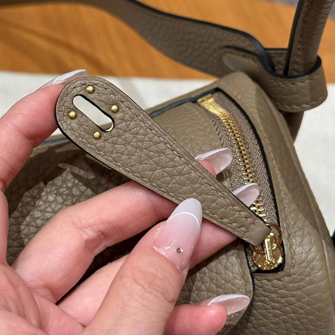 Hermes Lindy Mini 19 CM Bag Handmade In Taurillon Clemence Leather Gold Hardware 8Q Beige Marfa - Image 7